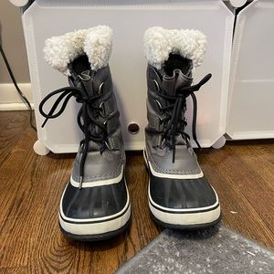 Signature Sorel waterproof boots in excellent condition

Size 7 

Color: Black